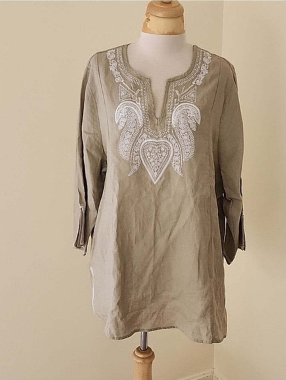 Sympli 2X tan embroidered tunic 100% linen top. Size L